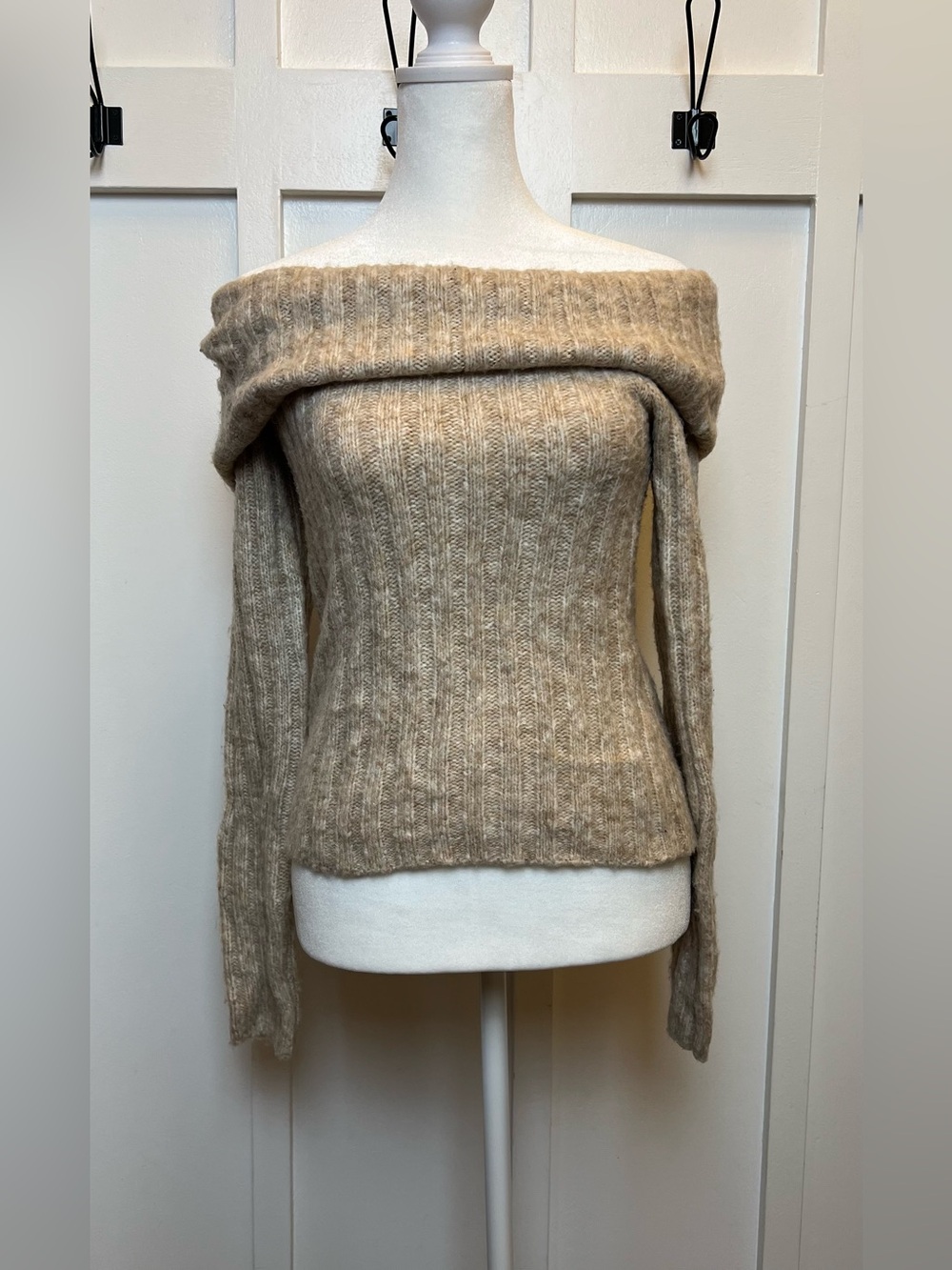 Abercrombie Fitch Size Small Tan Off Shoulder Sweater Y2K Vibes Soft Cozy Preppy
